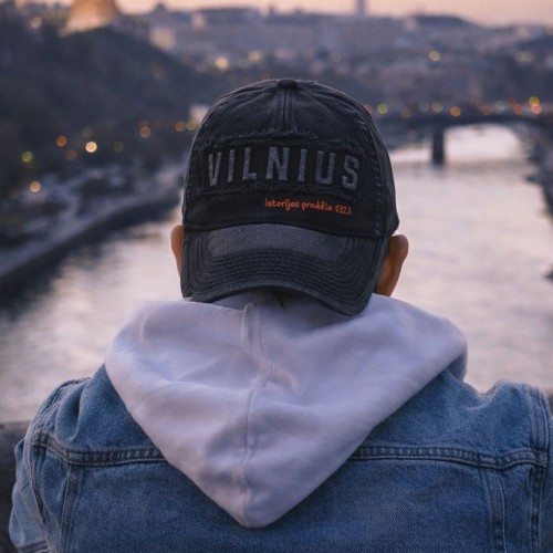Black “Vilnius” Cap – Retro Style | Robin Ruth