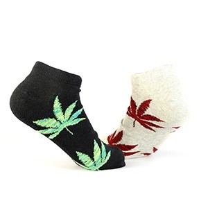Dvi poros vyriškų trumpų kojinių su kanapių lapais Juodos / Pilkos, dydis: (40-45) 