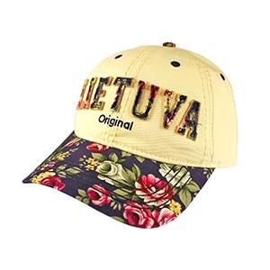 Smėlio spalvos moteriška kepurė nuo saulės su mėlynu gėlėtu snapeliu ir užrašu Lietuva